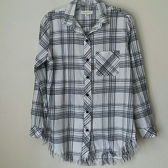 beachlunchlounge Tops - New Beach Lunch Lounge Plaid Fringe Fleece